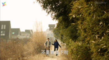 郑爽每部剧都坐自行车不是重点,重点是她到底把手放哪了?