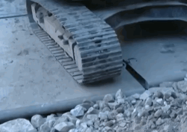 平静湖面背后,是一项“疯狂工程”