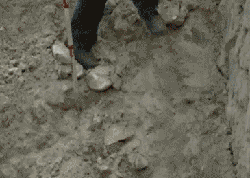 平静湖面背后,是一项“疯狂工程”