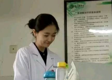     最美系解老师的称号当之无愧！有幸能够上到她的课的同学真是无比幸运~