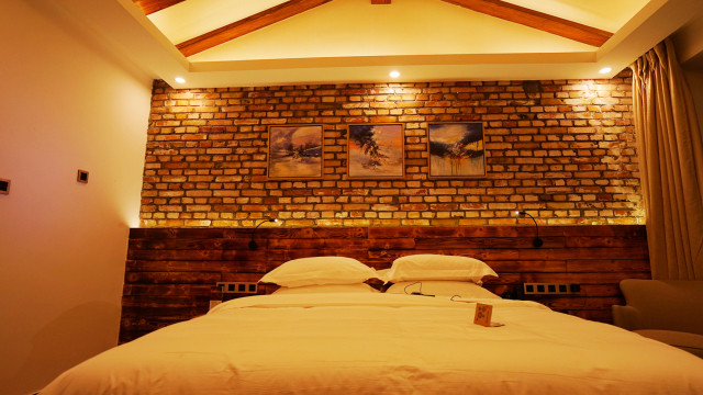 山花烂漫时,生活在别处-穿越那拉提