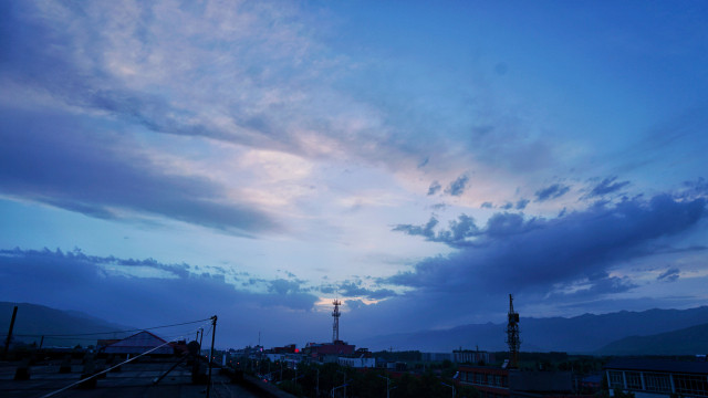 山花烂漫时,生活在别处-穿越那拉提