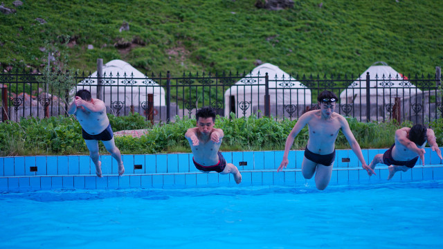 山花烂漫时,生活在别处-穿越那拉提