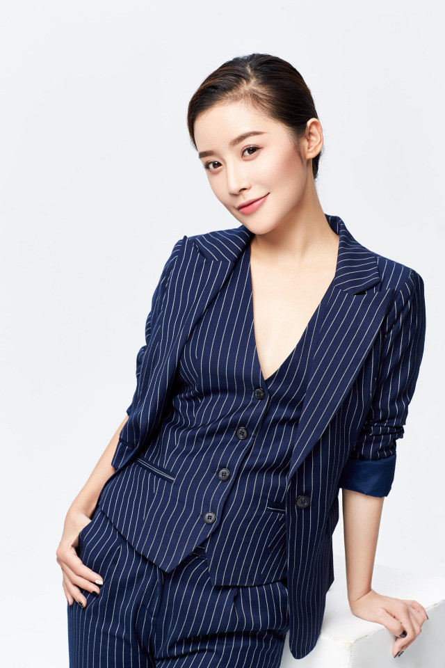 这也就解释了,为什么瑛子能在实力演员的道路上越行越抖.