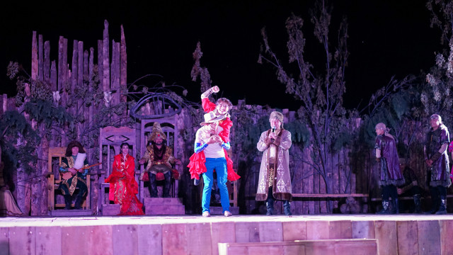 山花烂漫时,生活在别处-穿越那拉提