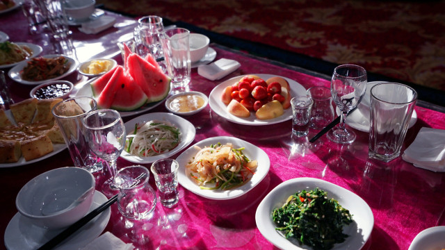 山花烂漫时,生活在别处-穿越那拉提