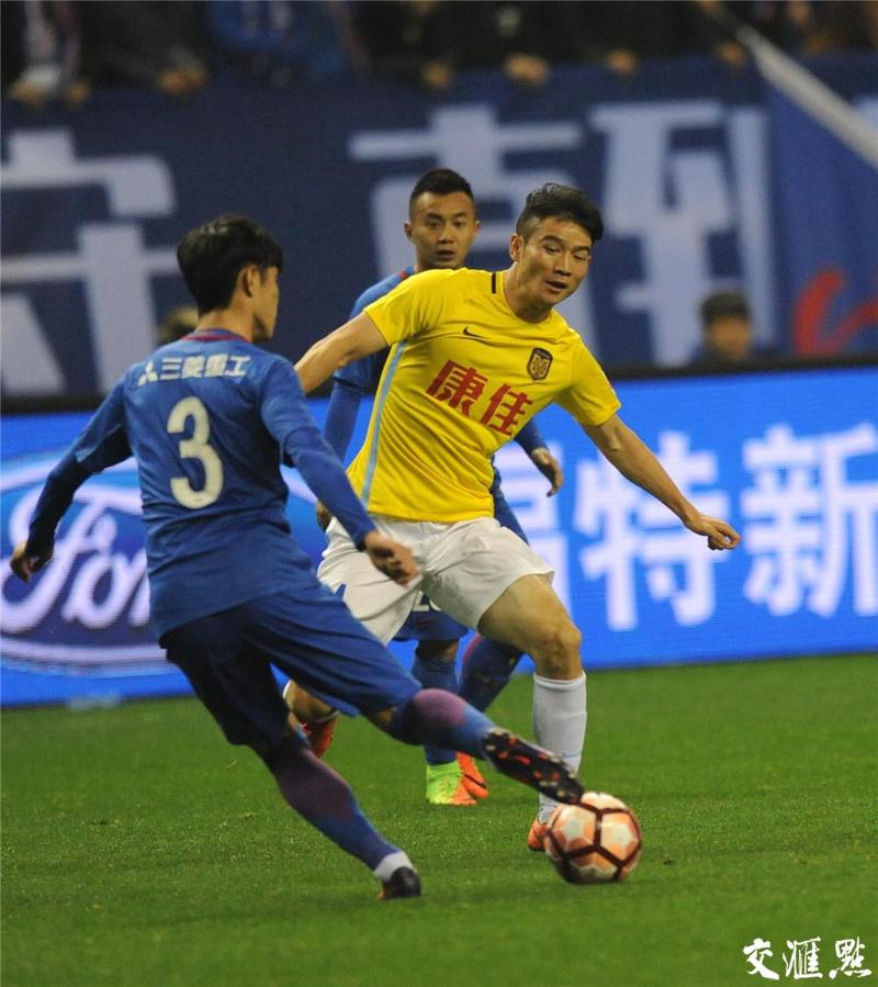 江苏苏宁客场迎战上海申花 目前比分0:4