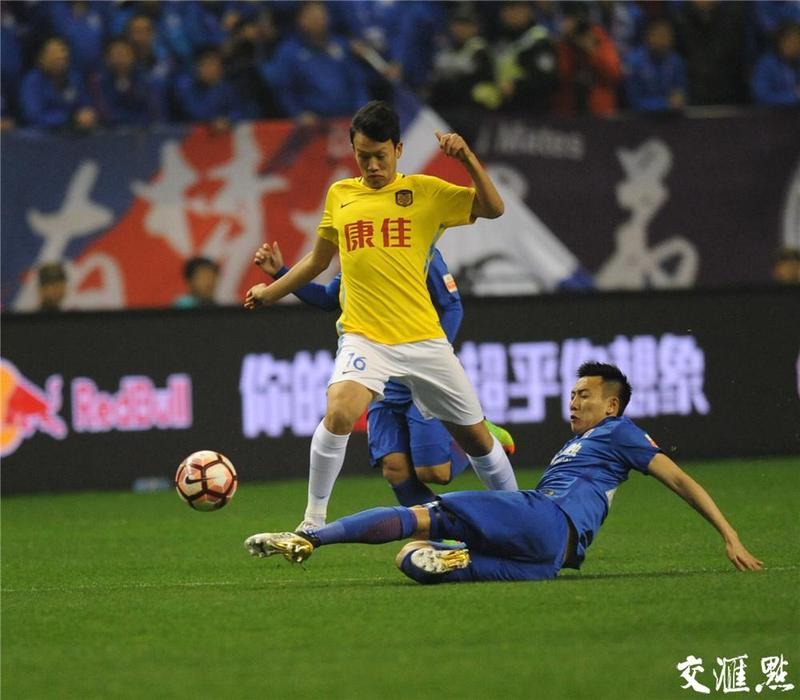 江苏苏宁客场迎战上海申花 目前比分0:4