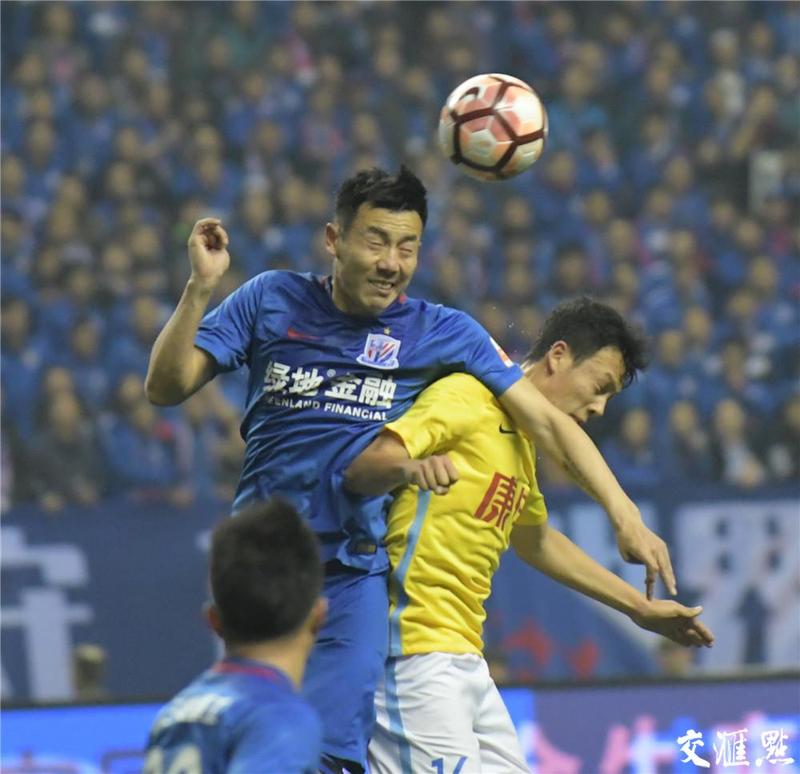 江苏苏宁客场迎战上海申花 目前比分0:4