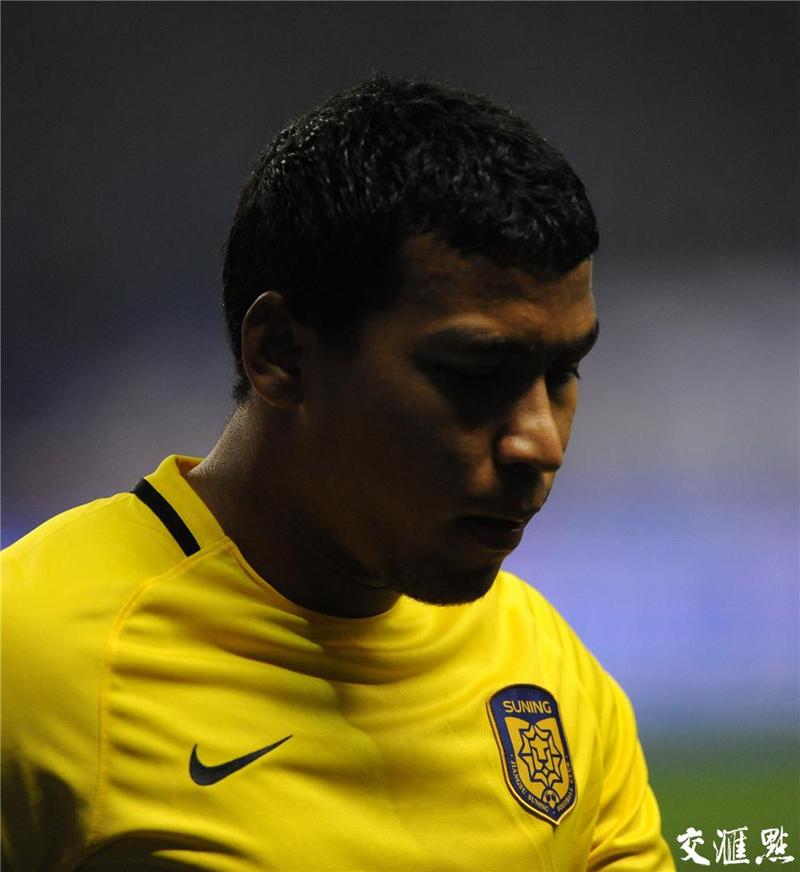 江苏苏宁客场迎战上海申花 目前比分0:4