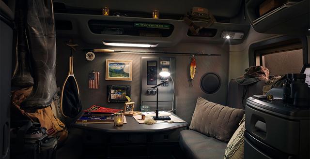 空调、冰箱、微波炉全都有,卧铺106cm宽, <wbr>沃尔沃长头卡车VNL介绍