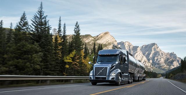 空调、冰箱、微波炉全都有,卧铺106cm宽, <wbr>沃尔沃长头卡车VNL介绍