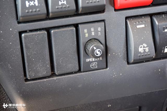 1000升油箱 <wbr>专属涂装,陕汽德龙X3000财富版图解