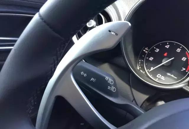 这辆意大利SUV 山路跑的比86还快 号称秋名山杀手