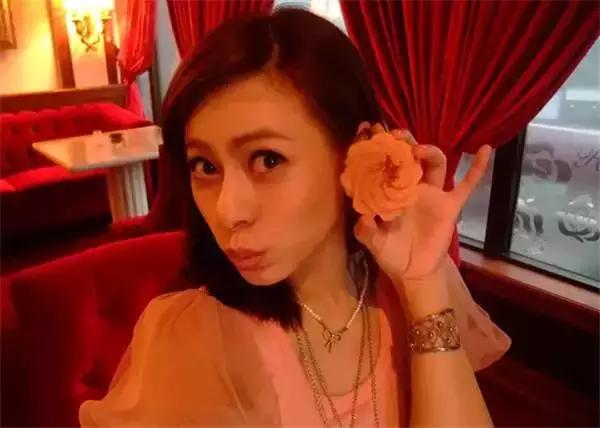 19岁演成龙女友,谢娜给她当丫鬟,后悔辞演小燕子,如今未婚当妈妈 19岁演成龙女友,谢娜给她当丫鬟,后悔辞演小燕子,如今未婚当妈妈