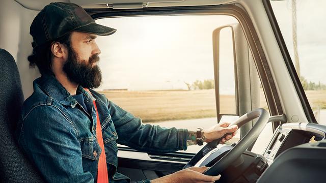 空调、冰箱、微波炉全都有,卧铺106cm宽, <wbr>沃尔沃长头卡车VNL介绍