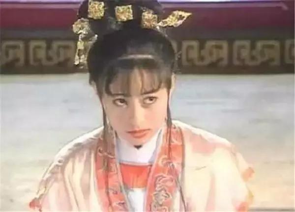 19岁演成龙女友,谢娜给她当丫鬟,后悔辞演小燕子,如今未婚当妈妈 19岁演成龙女友,谢娜给她当丫鬟,后悔辞演小燕子,如今未婚当妈妈