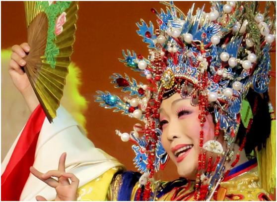 他的妆容比女人还美,却是一身正气的真汉子,网友:人如其名! 他的妆容比女人还美,却是一身正气的真汉子,网友:人如其名!