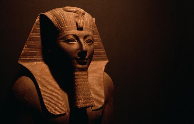 古埃及最著名女法老,长期使用有毒的物品,为何?