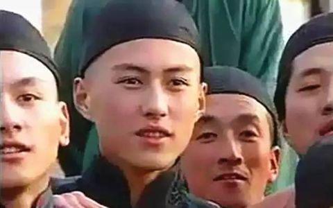 靳东为何现在才红看他年轻时照片就知 悟空问答网友说这15字才是主因