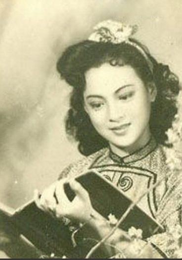 16岁演丫鬟60岁下海，港沪四美，曾受里根总统邀请，今获上影节大奖