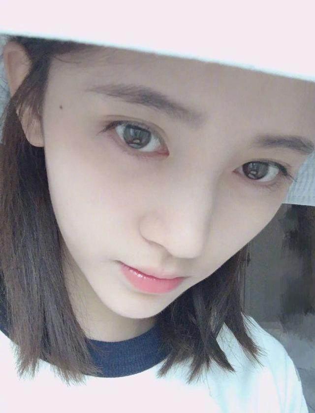 鞠婧祎又晒新自拍照了,网友:素颜和宋祖儿一样好看呢!