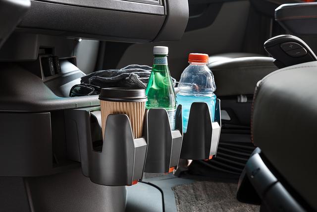 空调、冰箱、微波炉全都有,卧铺106cm宽, <wbr>沃尔沃长头卡车VNL介绍