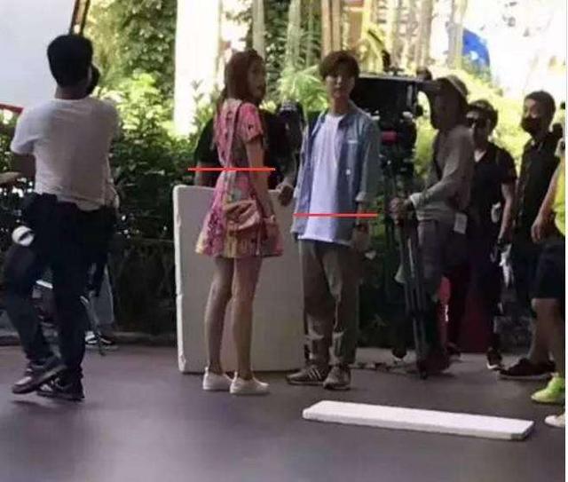 鹿晗谎报身高终于露馅了新剧合作关晓彤刚开机就遭黑这次踮脚也没