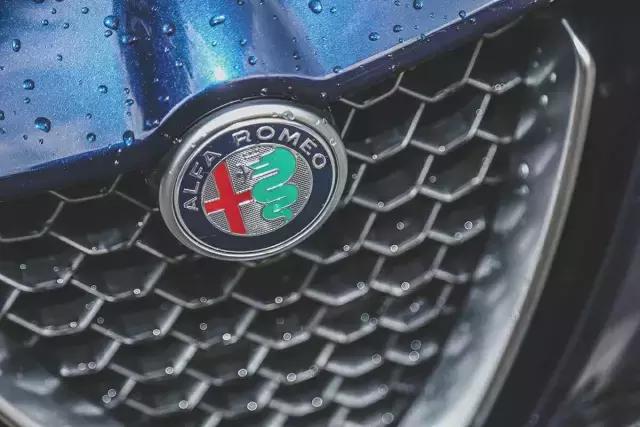 这辆意大利SUV 山路跑的比86还快 号称秋名山杀手