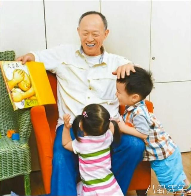 他兽医出身成话剧大师，娶小自己25岁学生，60岁获双胞胎