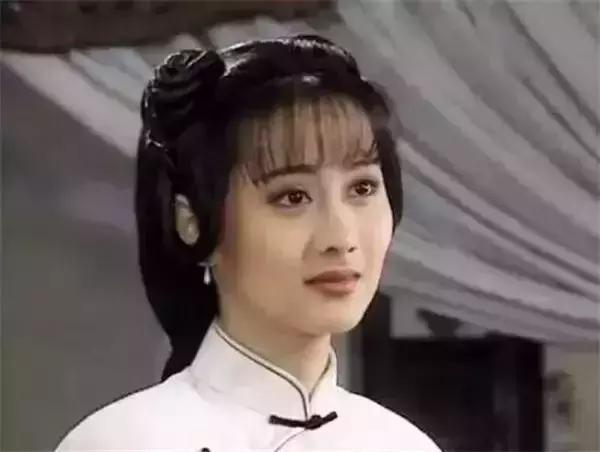 19岁演成龙女友,谢娜给她当丫鬟,后悔辞演小燕子,如今未婚当妈妈 19岁演成龙女友,谢娜给她当丫鬟,后悔辞演小燕子,如今未婚当妈妈