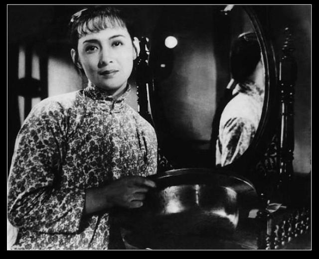 16岁演丫鬟60岁下海，港沪四美，曾受里根总统邀请，今获上影节大奖