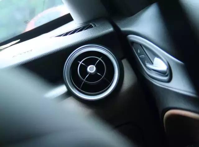 这辆意大利SUV 山路跑的比86还快 号称秋名山杀手