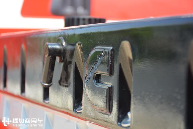 1000升油箱 <wbr>专属涂装,陕汽德龙X3000财富版图解