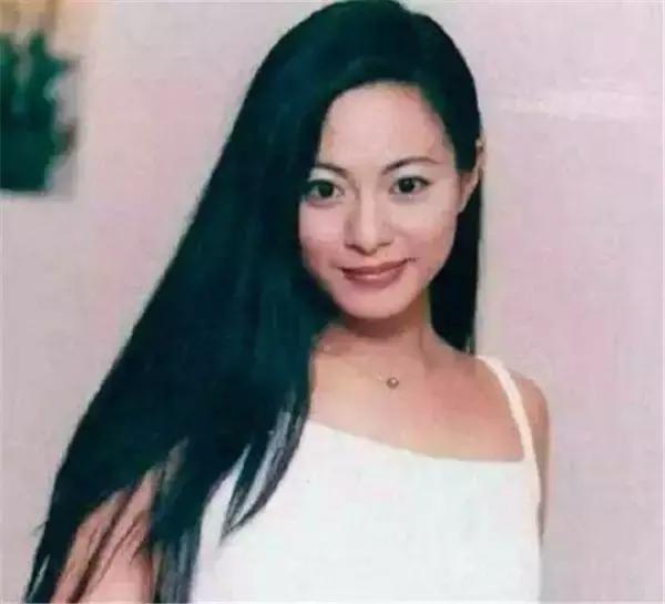 19岁演成龙女友,谢娜给她当丫鬟,后悔辞演小燕子,如今未婚当妈妈 19岁演成龙女友,谢娜给她当丫鬟,后悔辞演小燕子,如今未婚当妈妈