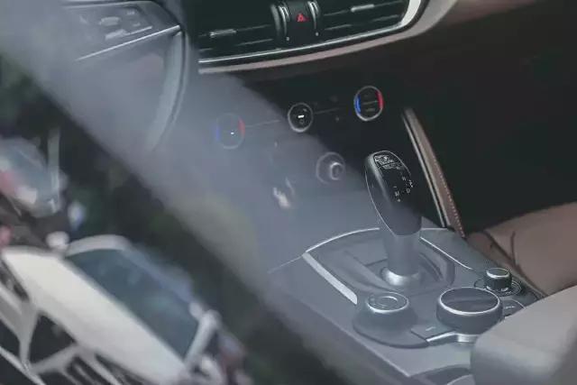 这辆意大利SUV 山路跑的比86还快 号称秋名山杀手