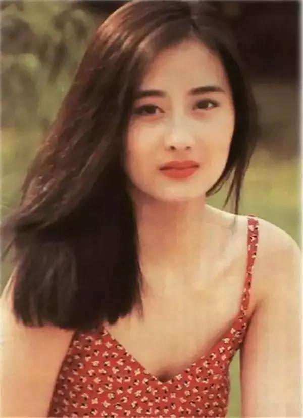 19岁演成龙女友,谢娜给她当丫鬟,后悔辞演小燕子,如今未婚当妈妈 19岁演成龙女友,谢娜给她当丫鬟,后悔辞演小燕子,如今未婚当妈妈