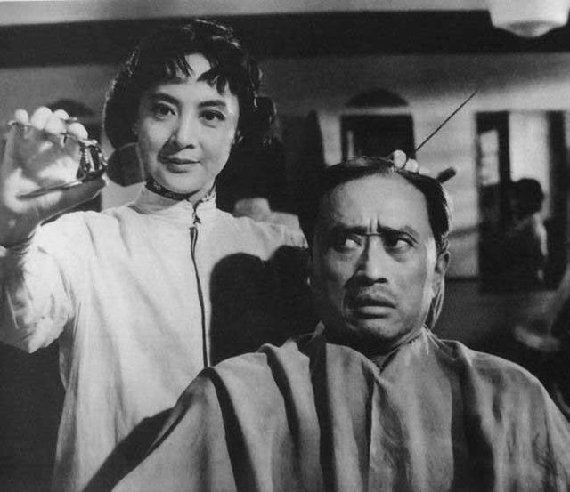 16岁演丫鬟60岁下海，港沪四美，曾受里根总统邀请，今获上影节大奖