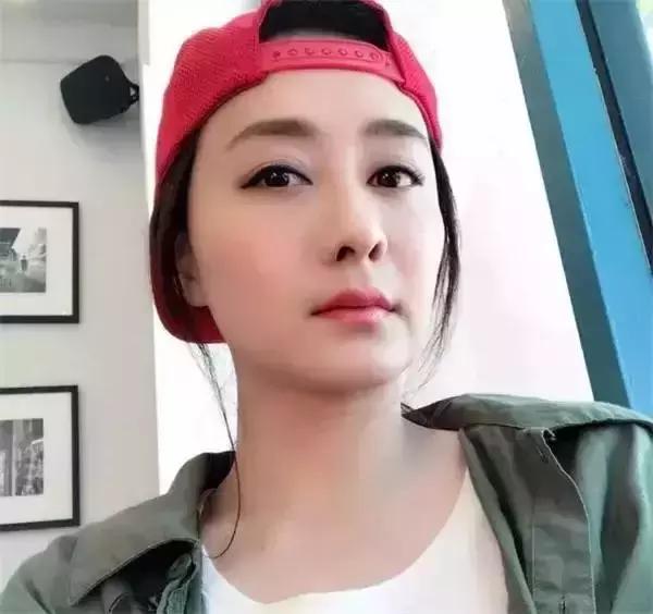 19岁演成龙女友,谢娜给她当丫鬟,后悔辞演小燕子,如今未婚当妈妈 19岁演成龙女友,谢娜给她当丫鬟,后悔辞演小燕子,如今未婚当妈妈