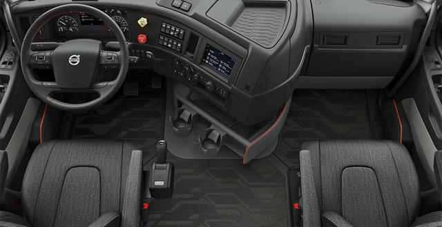 空调、冰箱、微波炉全都有,卧铺106cm宽, <wbr>沃尔沃长头卡车VNL介绍