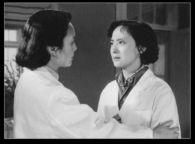 16岁演丫鬟60岁下海，港沪四美，曾受里根总统邀请，今获上影节大奖