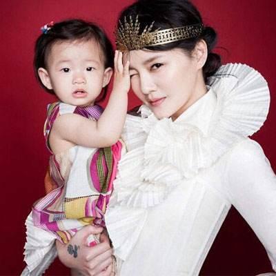 大S腹部隆起怀三胎?她为何冒着癫痫风险也要生不停? 大S腹部隆起怀三胎?她为何冒着癫痫风险也要生不停?