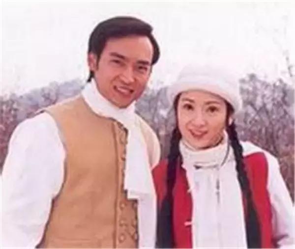 1997年和姜大卫合作《雪花神剑》,出演聂小凤一角,一出场喜欢她的美丽