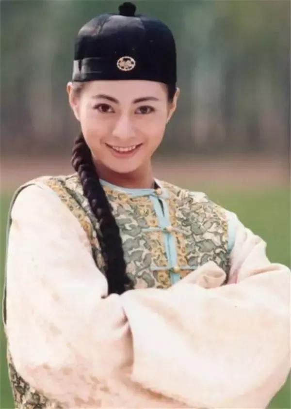 19岁演成龙女友,谢娜给她当丫鬟,后悔辞演小燕子,如今未婚当妈妈 19岁演成龙女友,谢娜给她当丫鬟,后悔辞演小燕子,如今未婚当妈妈