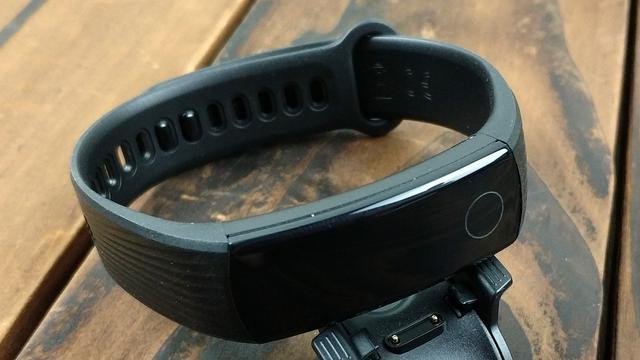 荣耀手环3 NFC版 开箱体验:50米防水 续航30天