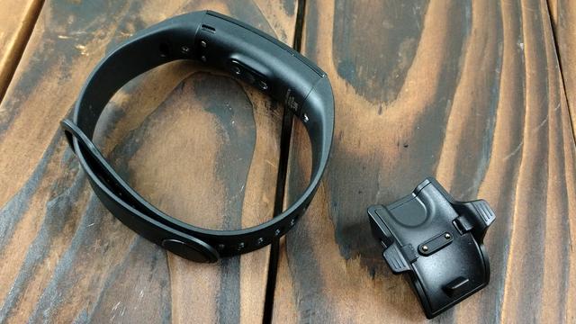 荣耀手环3 NFC版 开箱体验:50米防水 续航30天