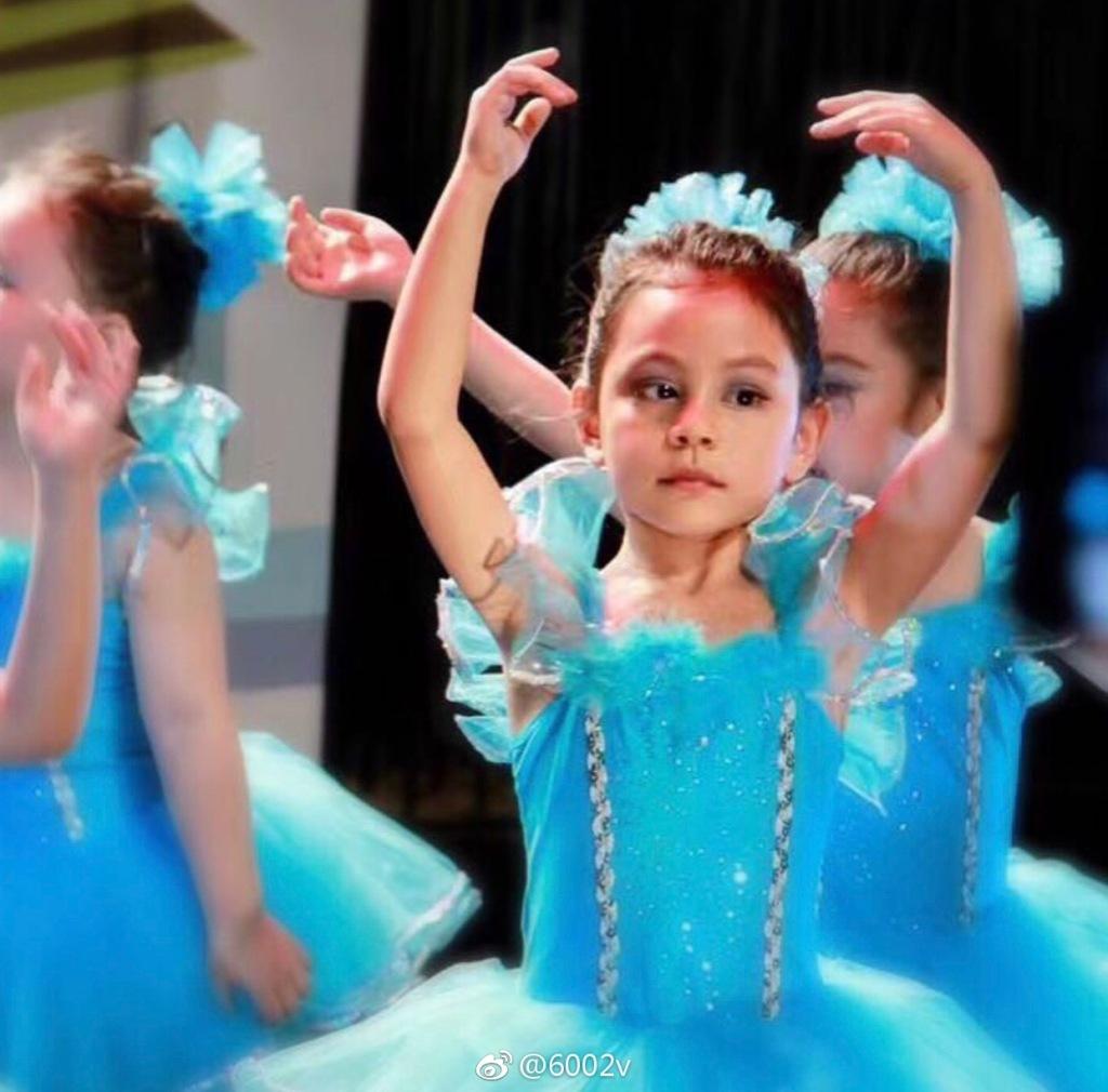 刘烨女儿霓娜跳芭蕾,眼神和气质太惊艳了!