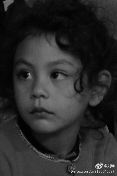 刘烨女儿霓娜跳芭蕾,眼神和气质太惊艳了!