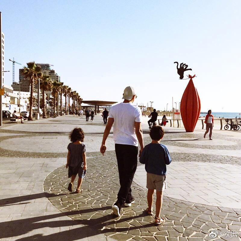 刘烨女儿霓娜跳芭蕾,眼神和气质太惊艳了!