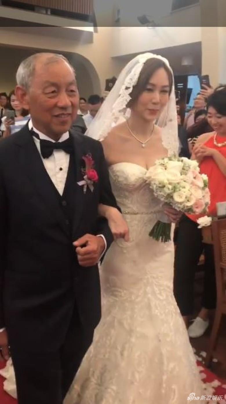 孙耀威陈美诗大婚,而其中一伴娘居然是临产期孕妇!